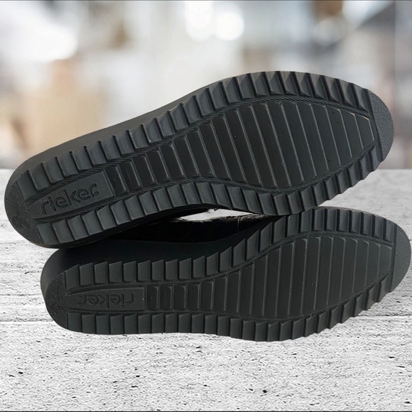 Rieker black patent  7.5 croco embossed Sherpa lined lace up boo… - Picture 3 of 5